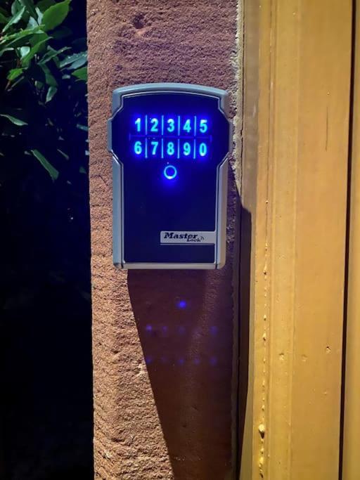 לוקרבי Courtyard Cottage מראה חיצוני תמונה