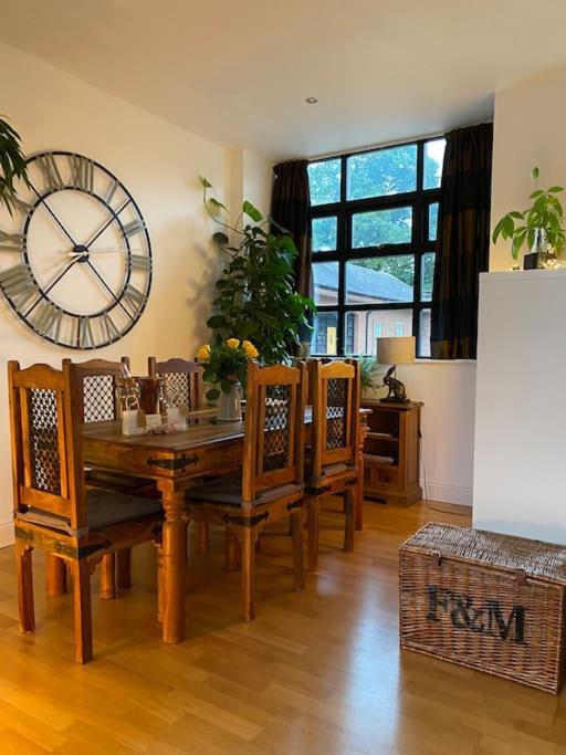 לוקרבי Courtyard Cottage מראה חיצוני תמונה
