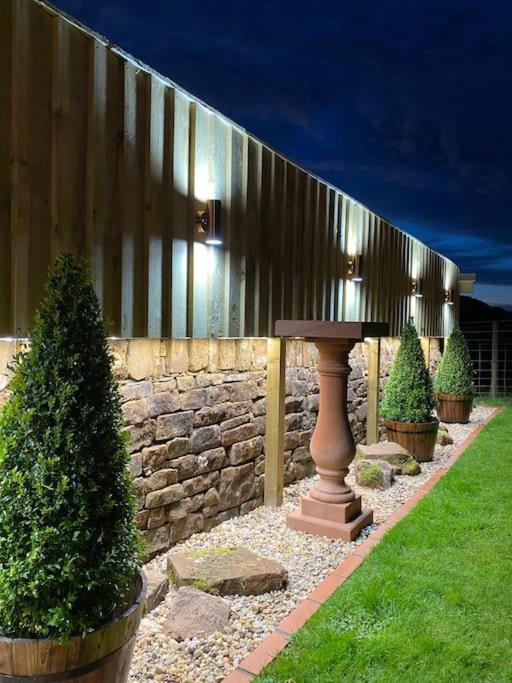 לוקרבי Courtyard Cottage מראה חיצוני תמונה