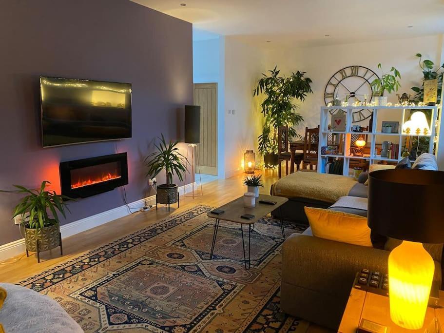 לוקרבי Courtyard Cottage מראה חיצוני תמונה