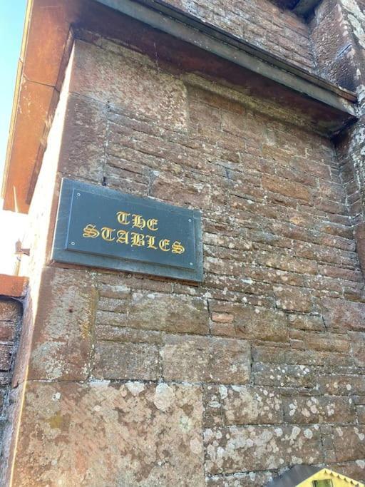 לוקרבי Courtyard Cottage מראה חיצוני תמונה